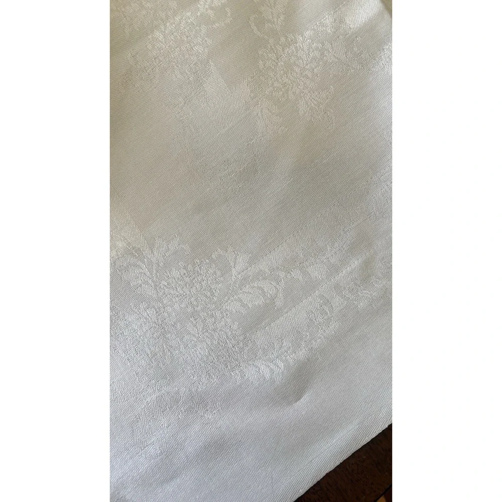 Vintage White Damask Napkin Set Floral Medallion European Elegance Fine Quality